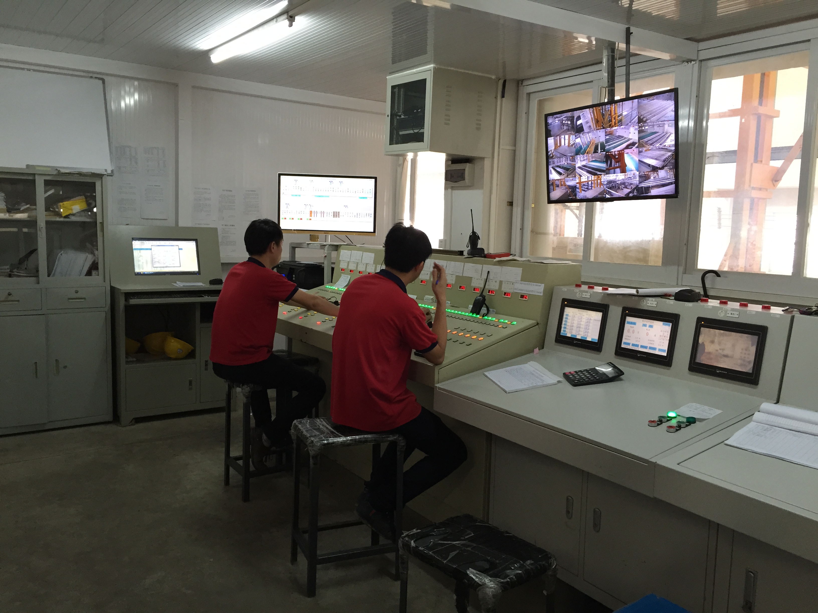 2014投產的氧化電泳生產線